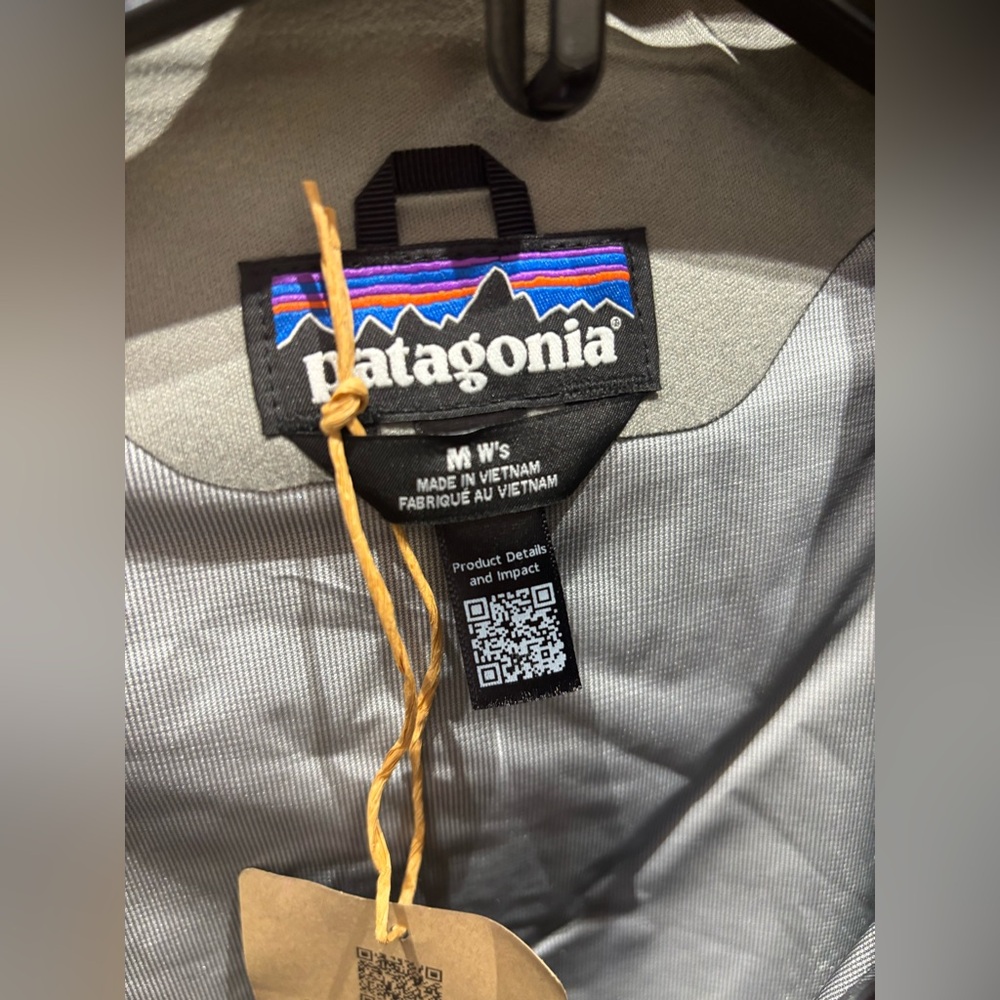 Patagonia Women's Torrentshell 3L Rain Jacket - Picture 6 of 6